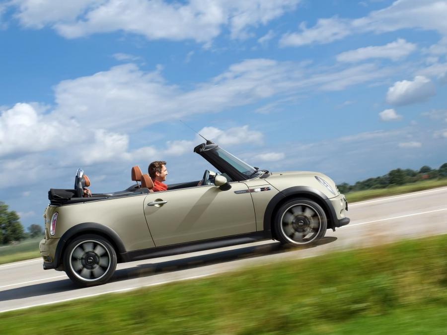 Mini Cooper S Cabrio Sidewalk 2006 года  (фото 11 из 19)